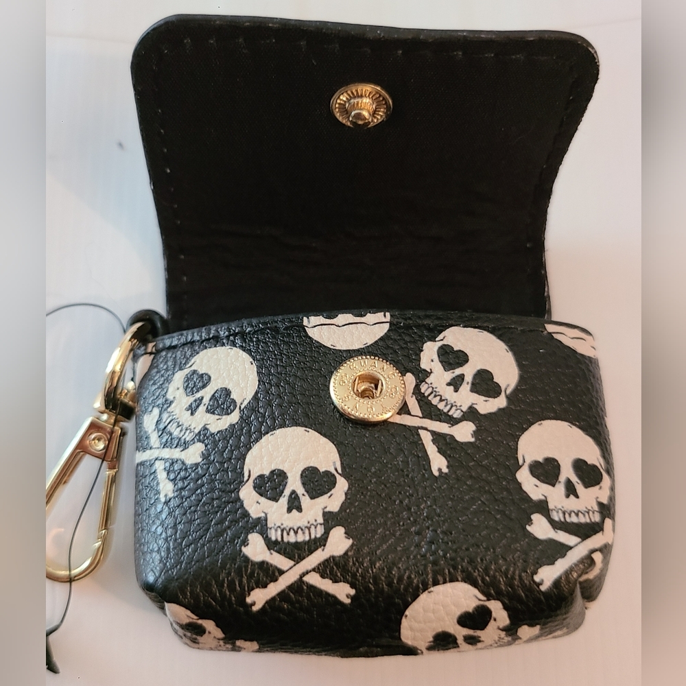 BETSEY JOHNSON SKULLS BONES AIRPOD CASE MINI POUCH COIN BAG CHARM CLIP - Picture 10 of 12